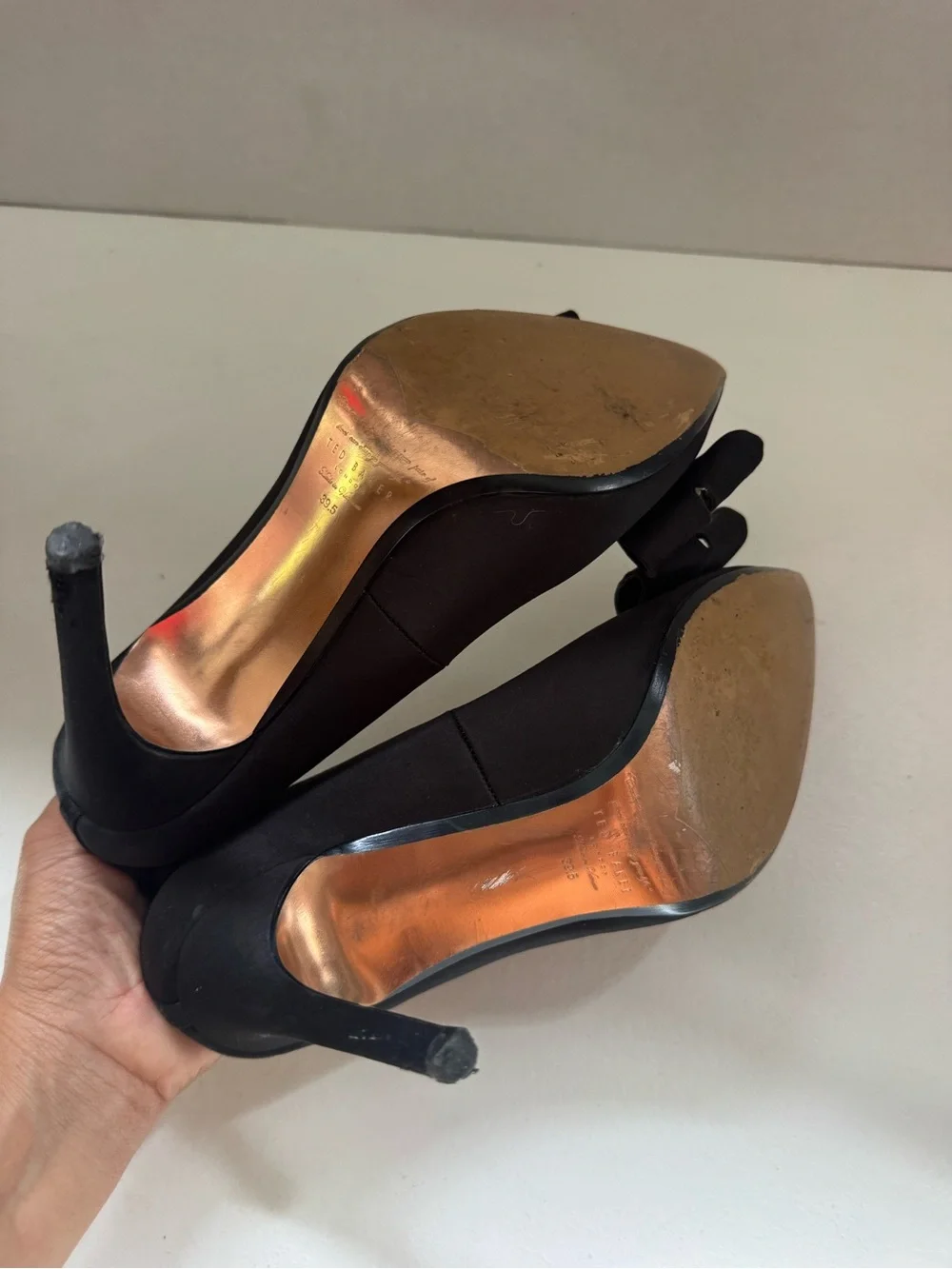 Ted Baker London Black Satin Bow Pumps Heels Rose Gold Pointed Toe 39.5
